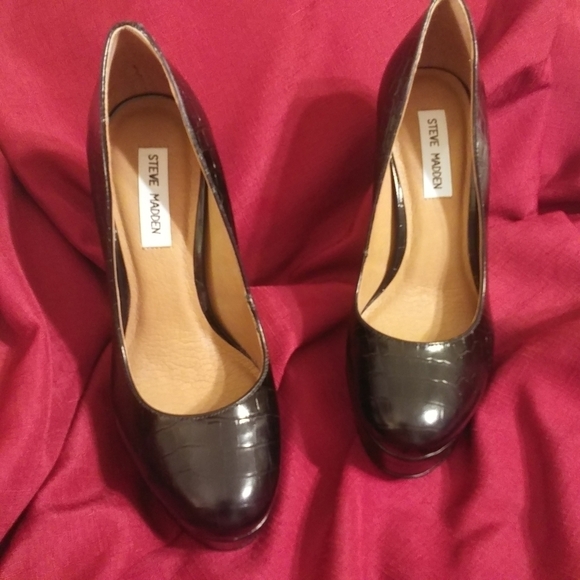Steve Madden Pups Heels - Picture 1 of 7